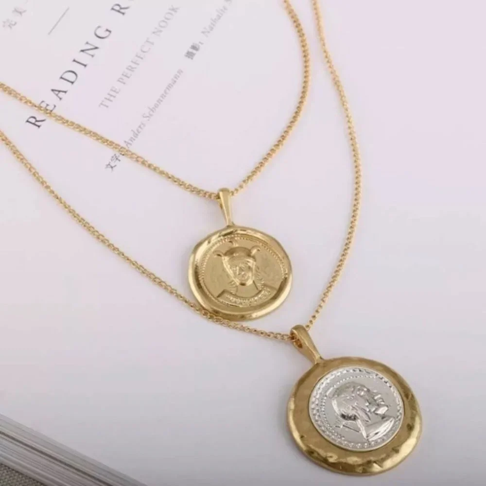 vintage gold / silver coins necklace - Picture 3 of 5